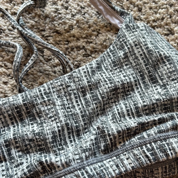 Women's Green and White Patterned Sports Bra size small - Picture 2 of 3